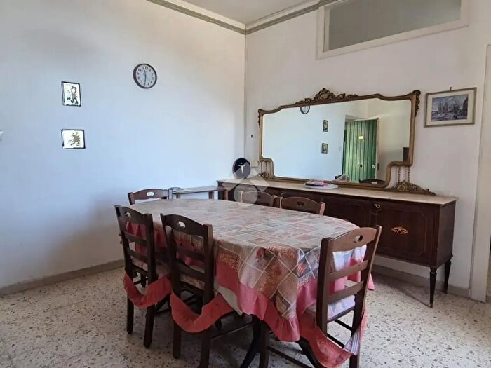 Appartamento trilocale in vendita in Via San Filippo Neri, Scala