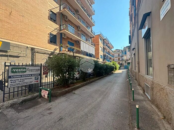 Appartamento trilocale in affitto in Corso Secondigliano, Napoli
