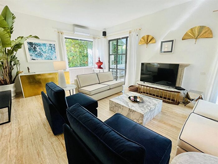 Casa con 12 locali in affitto in Forte Dei Marmi