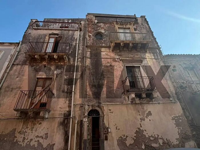 Casa con 12 locali in vendita in Via Costantino, Catania