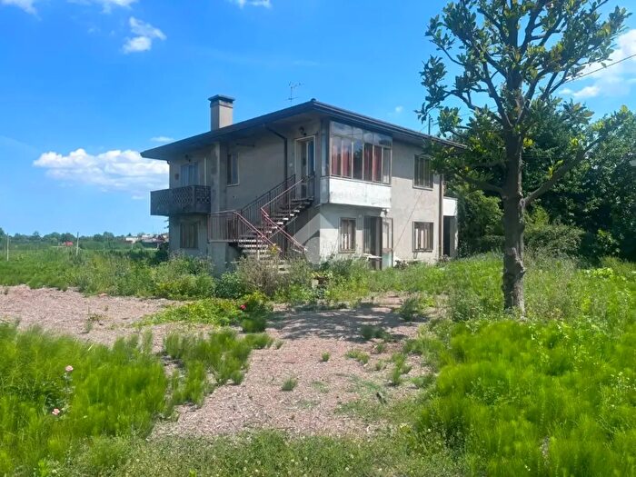 Casa con 6 locali in vendita in Via Palladio Andrea, Piove Di Sacco