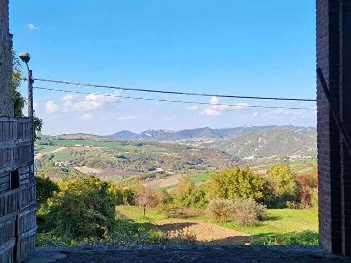 Casa con 5 locali in vendita in Cecima