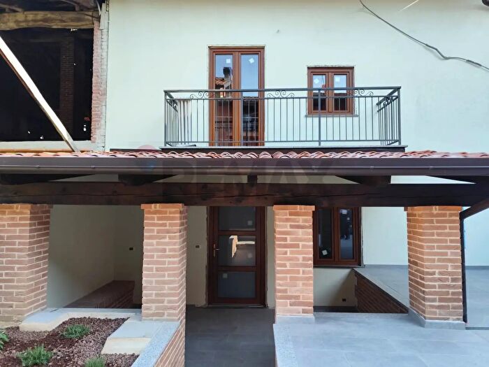 Casa con 6 locali in vendita in Moncucco Torinese