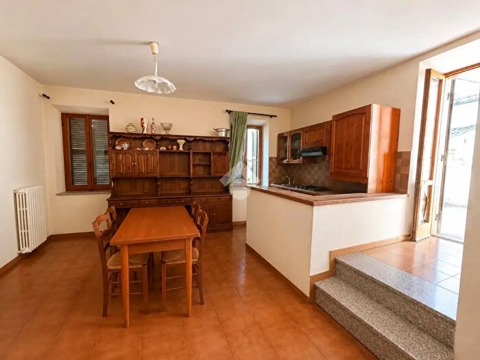 Appartamento con 5 locali in vendita in Via Etrusca, Orte
