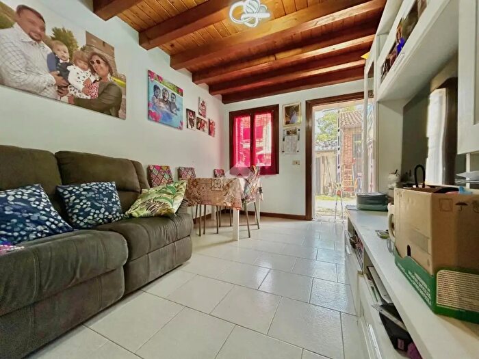 Appartamento trilocale in vendita in Via degli Alpini, Castelcucco