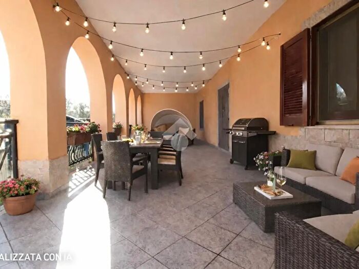 Appartamento con 5 locali in vendita in Contrada Boccalupo, Rose