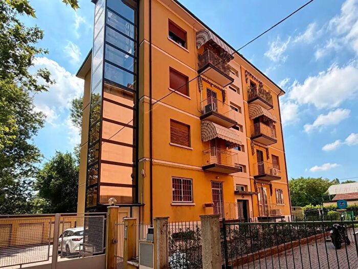 Appartamento quadrilocale in vendita in Via Triumvirato, Bologna
