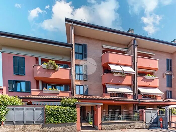 Appartamento quadrilocale in vendita in Via Filippo Reina, Saronno