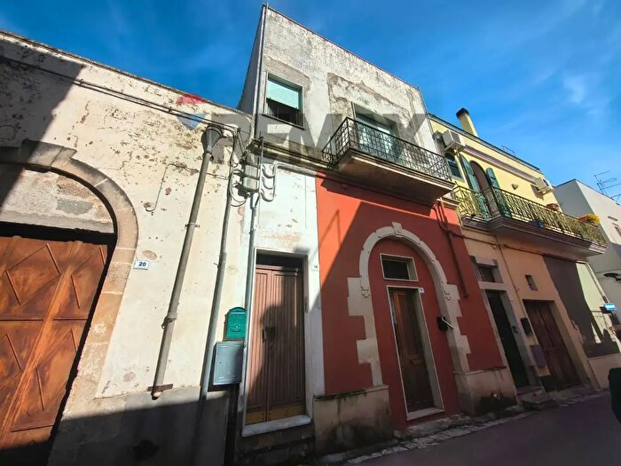 Casa trilocale in vendita in Via Alessandro Volta, Aradeo