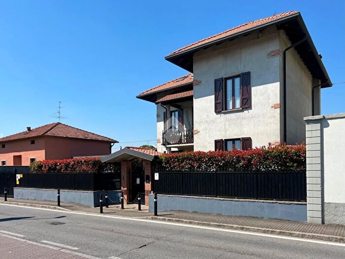 Casa quadrilocale in vendita in Via Roma, Bonate Sopra