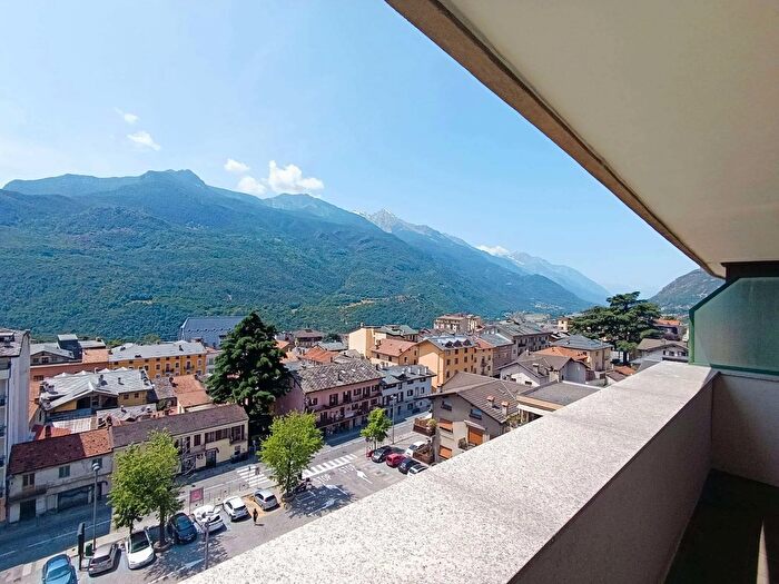 Appartamento trilocale in vendita in Piazza Zerbion, Saint Vincent