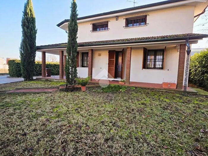 Casa quadrilocale in vendita in Via Rimembranze, Roncoferraro