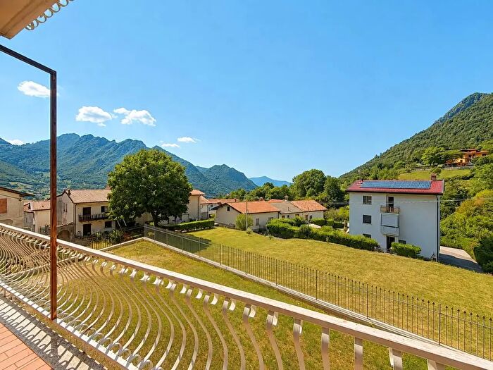 Appartamento quadrilocale in vendita in Via Marcolano, Zone