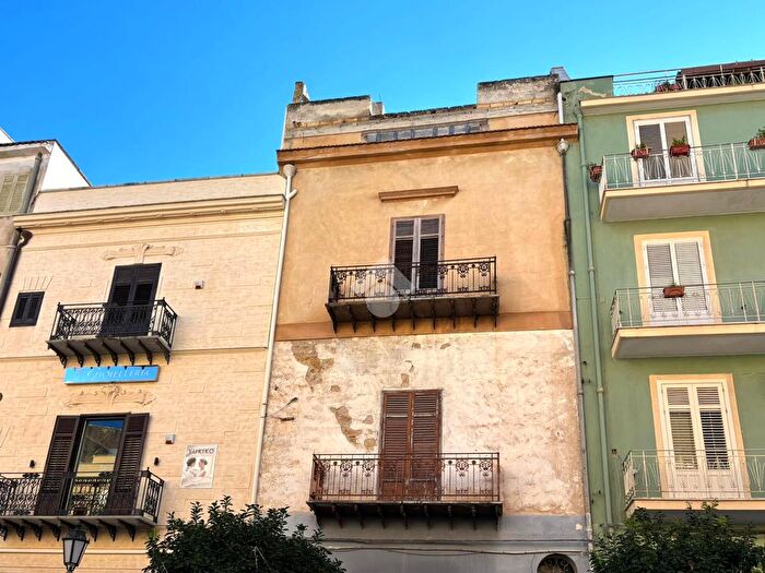 Appartamento con 6 locali in vendita in Corso Umberto I, Bagheria