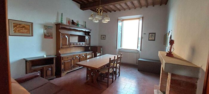 Appartamento con 5 locali in vendita in Via Roma, Asciano