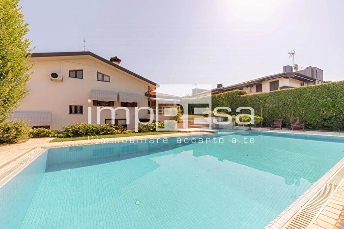 Casa quadrilocale in vendita in Via Pezzut, Azzano Decimo