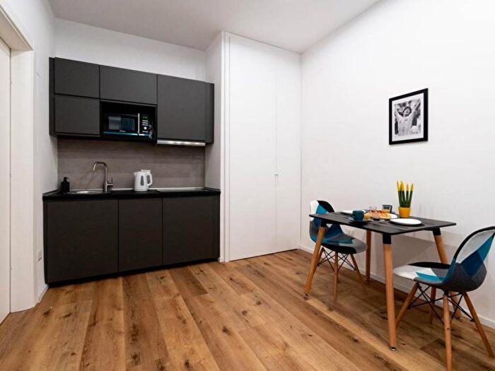 Appartamento monolocale in affitto in Via Giuseppe Simonelli, Monte Santo, Napoli
