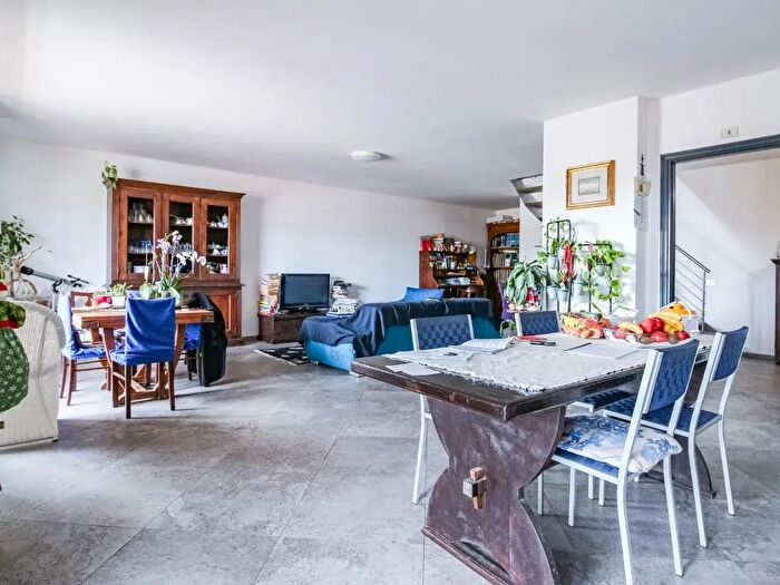 Appartamento con 6 locali in vendita in Pisa