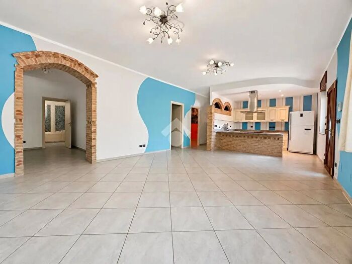 Appartamento con 8 locali in vendita in Via Borgonuovo, Val Della Torre