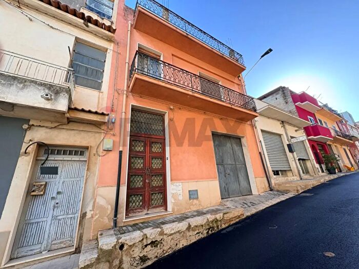 Casa quadrilocale in vendita in Via Grassi, Comiso