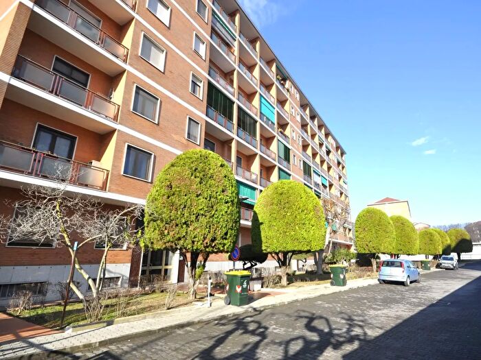 Appartamento trilocale in vendita in Via Gottardo, Torino