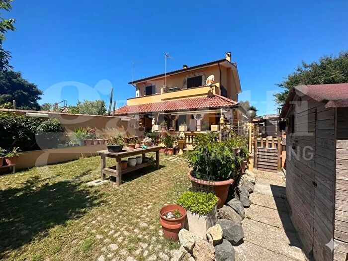 Casa trilocale in vendita in Viale Corona Australe B, Ardea