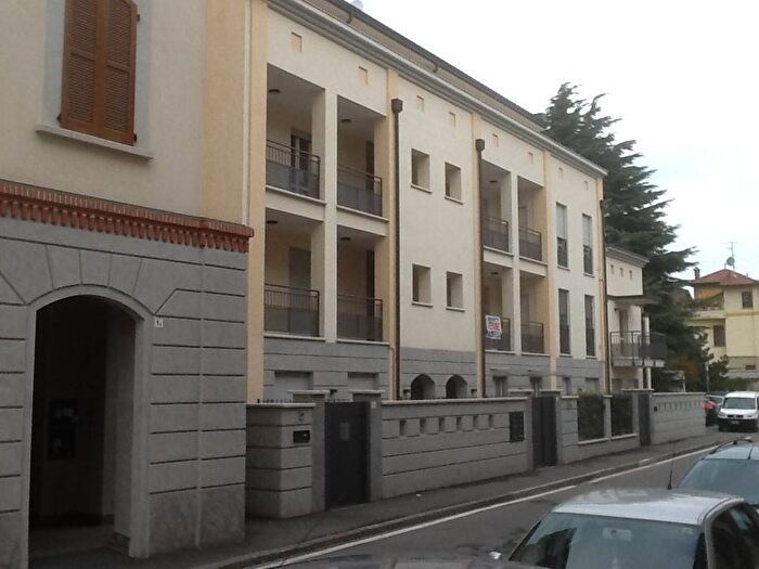Appartamento trilocale in affitto in Via Monte Nero, Treviglio