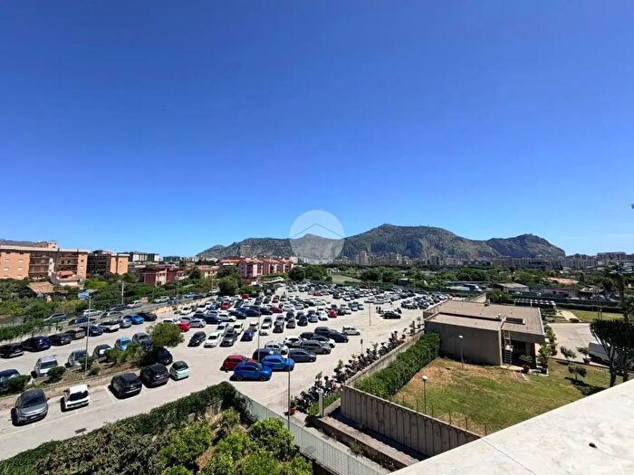 Appartamento quadrilocale in vendita in Via Trabucco, Palermo