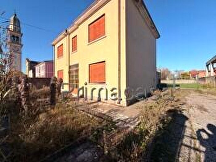 Casa con 7 locali in vendita in Corso della Vittoria, Legnago