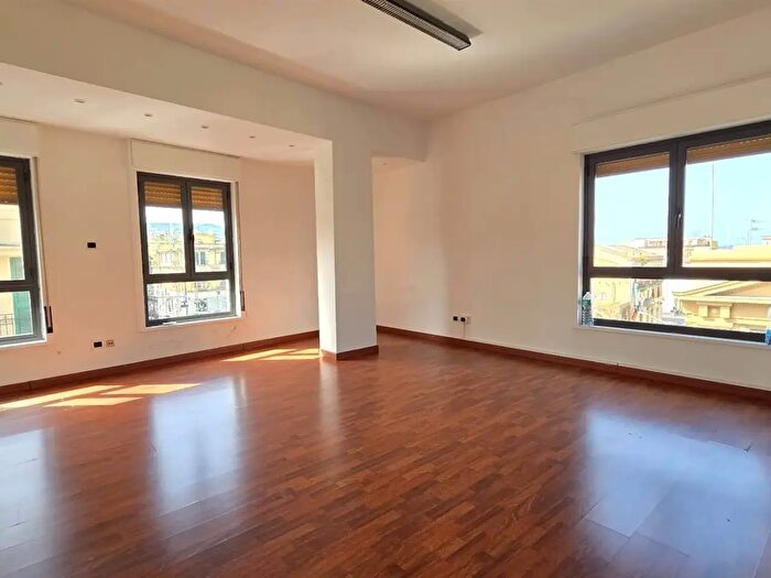 Appartamento trilocale in vendita in Via Dogali, Messina