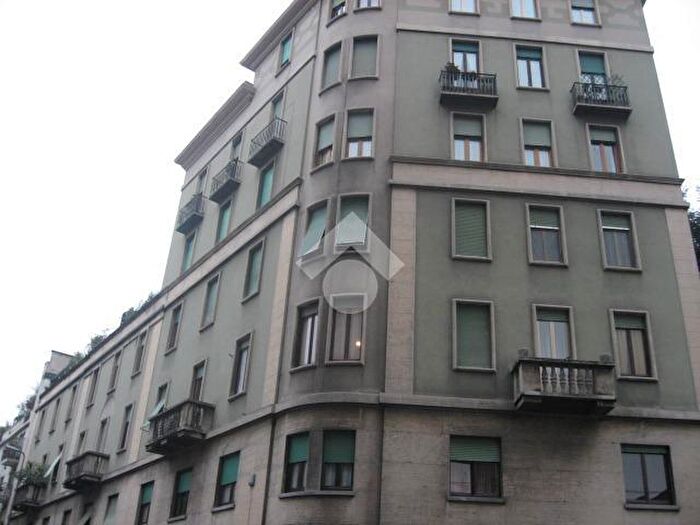 Appartamento quadrilocale in vendita in Via Oxilia, Milano