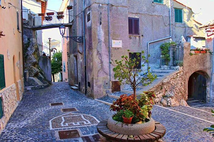 Appartamento bilocale in vendita in Piazza San Michele, Saracinesco