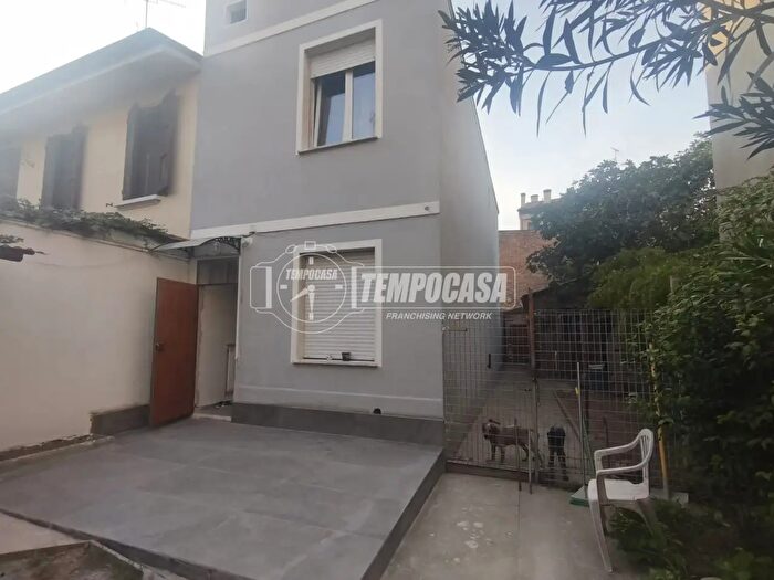 Casa trilocale in vendita in Via Olindo Malagodi, Cento