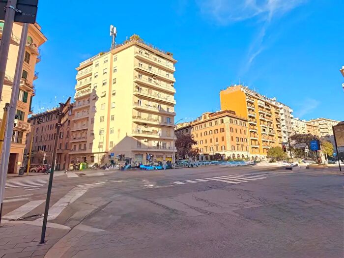 Appartamento trilocale in affitto in Via Elvia Recina, Roma