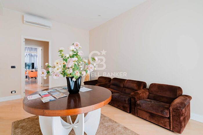 Appartamento con 6 locali in vendita in Piazza Aldo Moro a, Bari