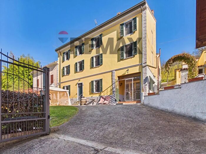 Casa con 11 locali in vendita in Frazione Ronchi, Mornico Losana