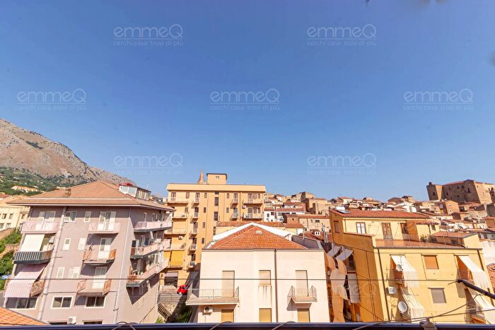 Appartamento con 5 locali in vendita in Via Geraci, Castelbuono