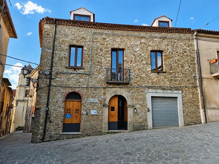 Appartamento quadrilocale in vendita in Piazza Generale Armando Diaz, Ogliastro Cilento