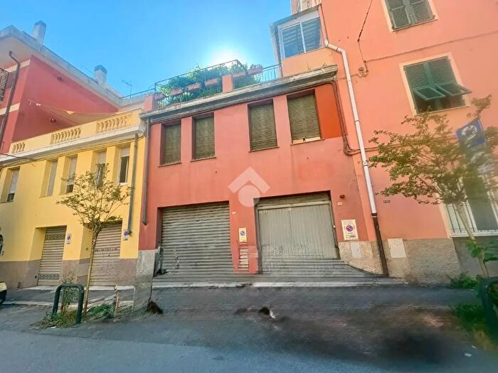 Appartamento bilocale in vendita in Via Federico Gattorno, Genova