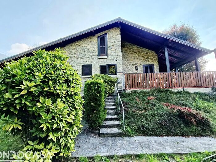 Casa quadrilocale in vendita in Via alle Borghe, Centro Valle Intelvi