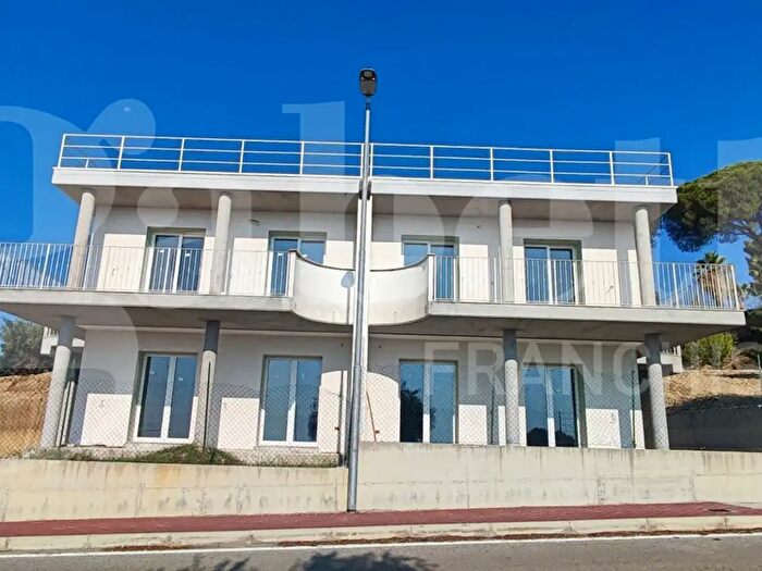 Casa quadrilocale in vendita in Via Vascello, Tortoreto