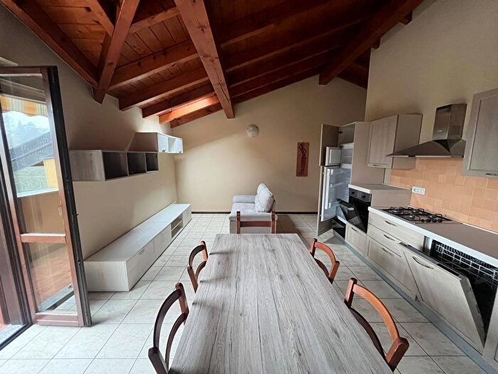 Appartamento bilocale in affitto in Via Siilvio Pellico, Centro, Castelletto Sopra Ticino