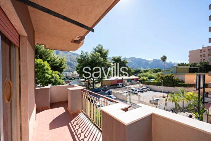 Appartamento con 5 locali in vendita in Via Giuseppe Paratore, Palermo