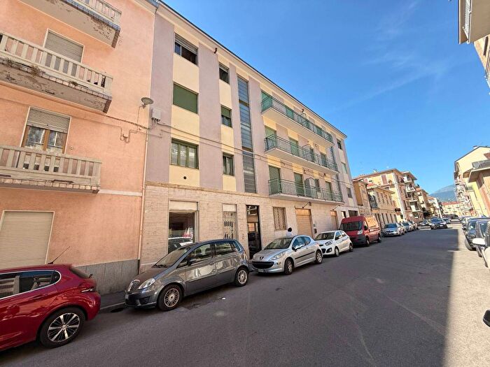 Appartamento trilocale in affitto in Via Des Geneys, Centro, Pinerolo