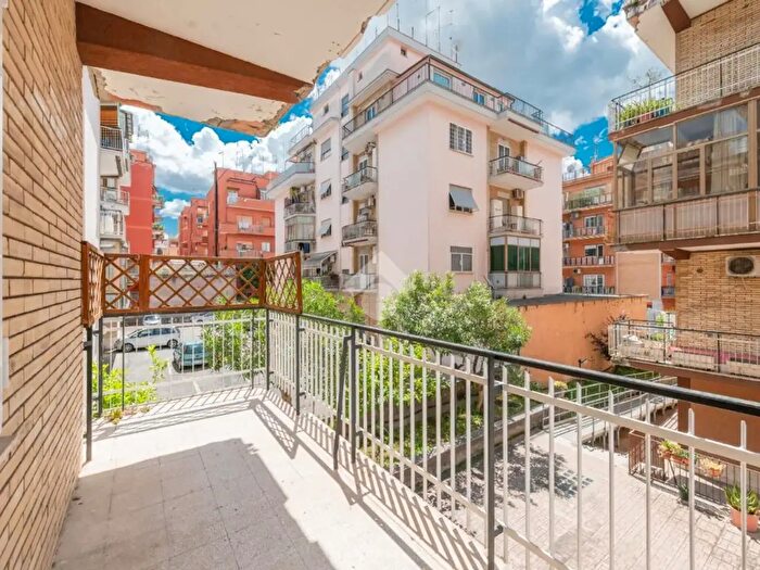 Appartamento trilocale in vendita in Via dei Cristofori, Roma
