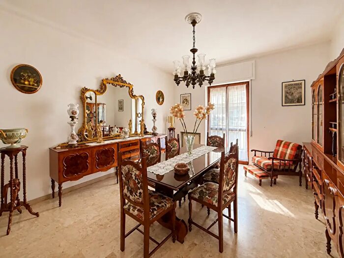 Appartamento quadrilocale in vendita in Via Liguria, Taranto