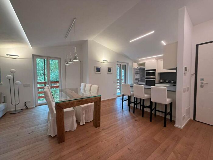 Casa trilocale in affitto in Via per Concenedo, Moggio