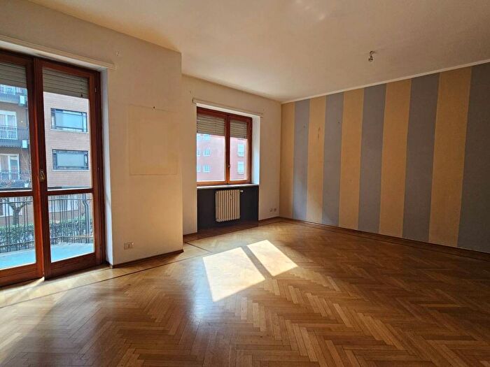 Appartamento con 5 locali in affitto in Via Ventimiglia, Nizza Millefonti, Torino