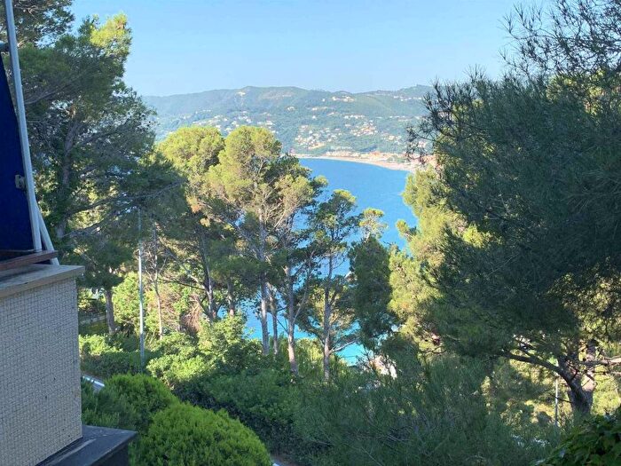Appartamento quadrilocale in affitto in Via Torre d'ere, Bergeggi