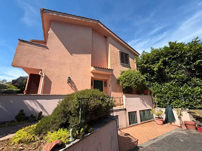 Casa con 5 locali in vendita in Viale Mozart, Nepi